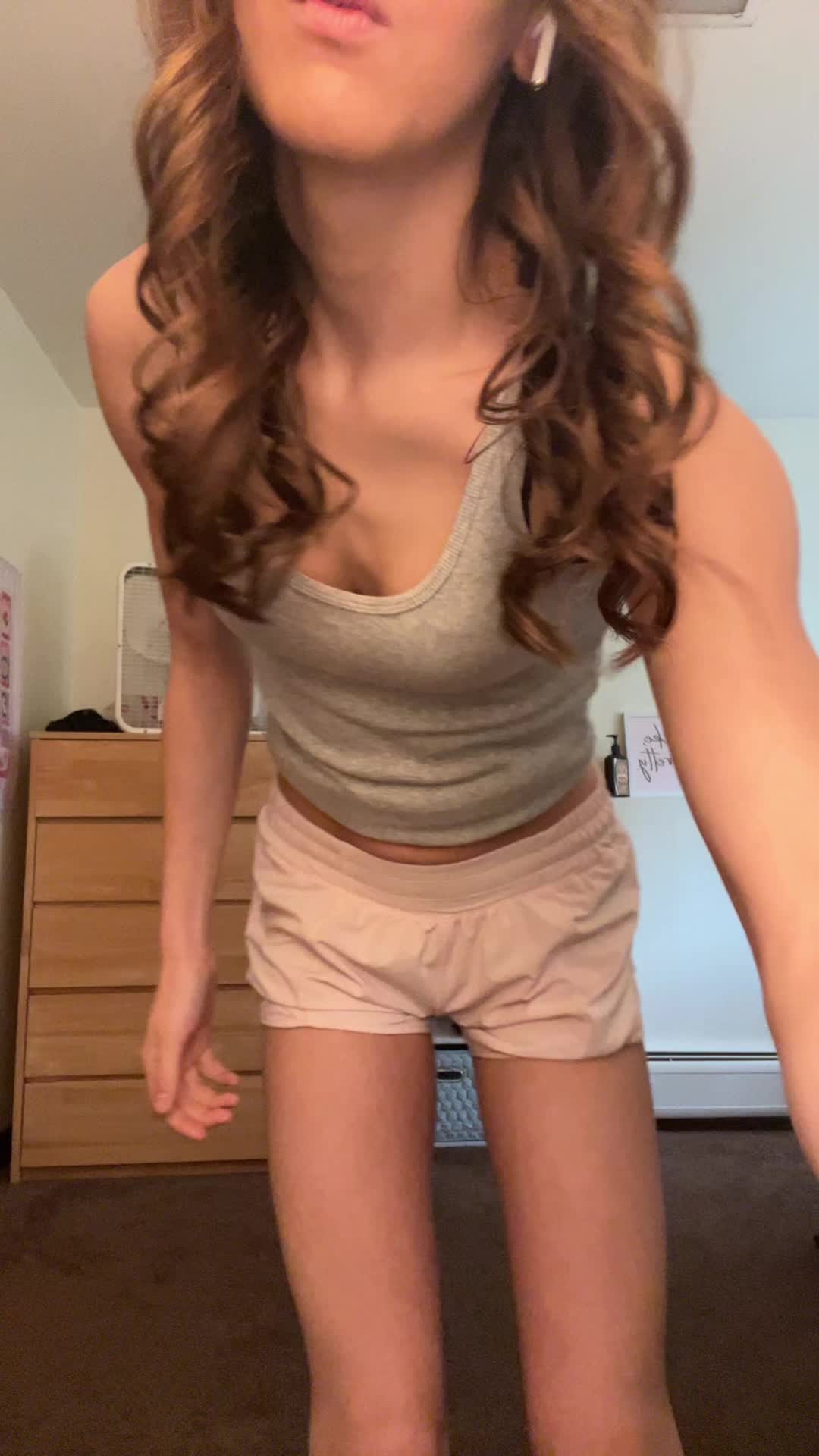@theleahmae