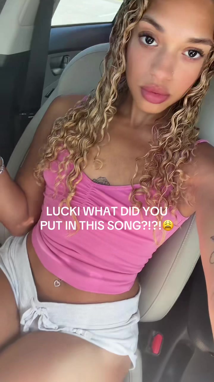 @Elyssiashantel