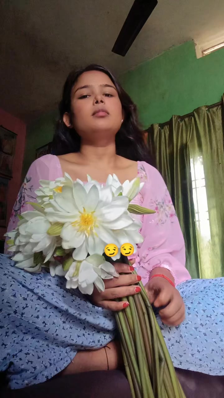 @👑pinky pahari 🍁💚🥀