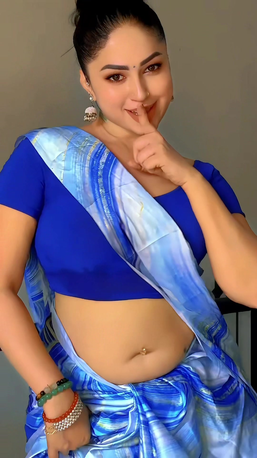 @M E E R A 🌸♌️🇱🇰