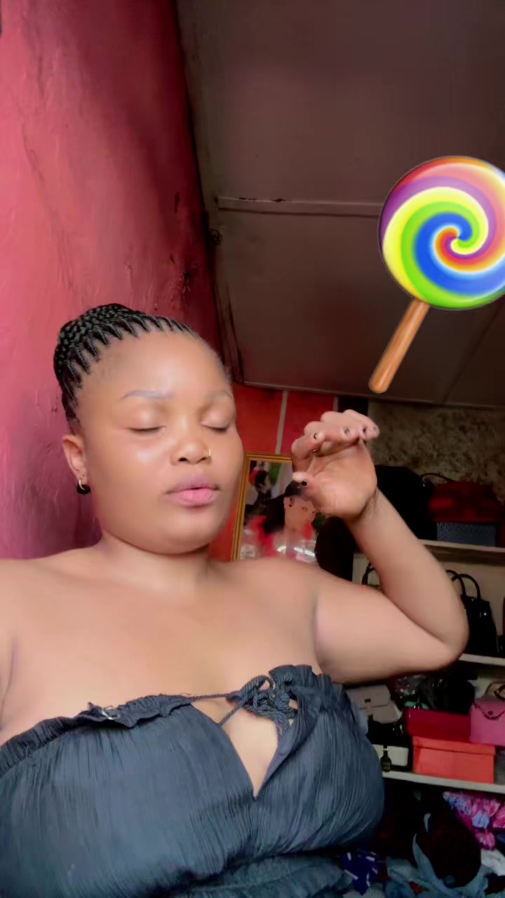 @Demeur&eacute;e ndjoka 🍭🍭