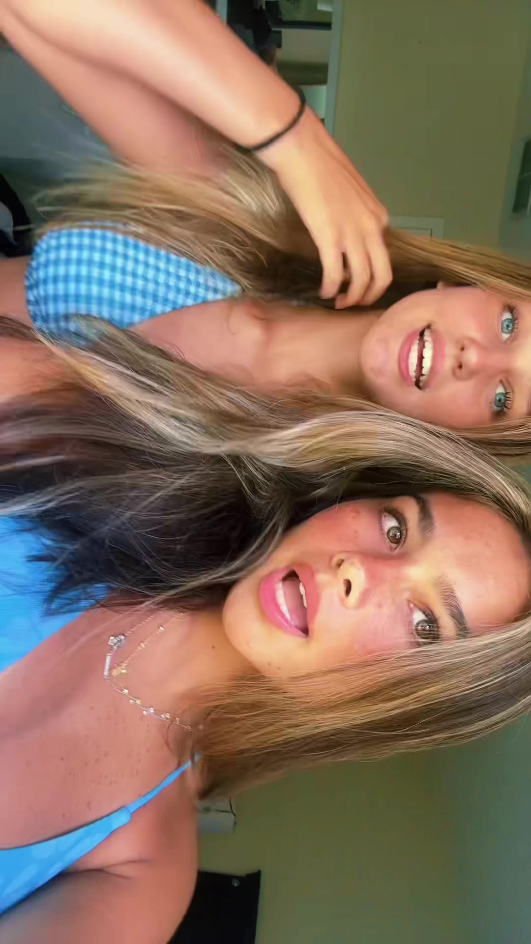 @Ella