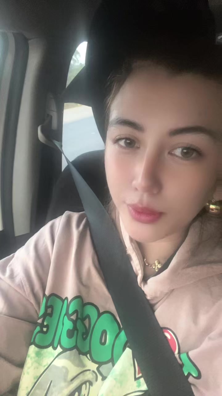 @Jeannni