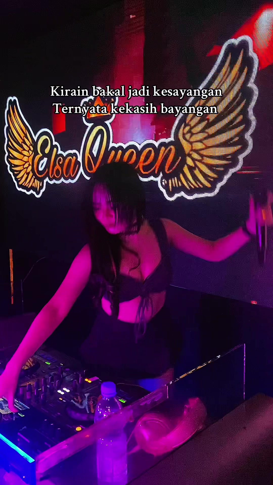 @fdj_elsaqueenreall