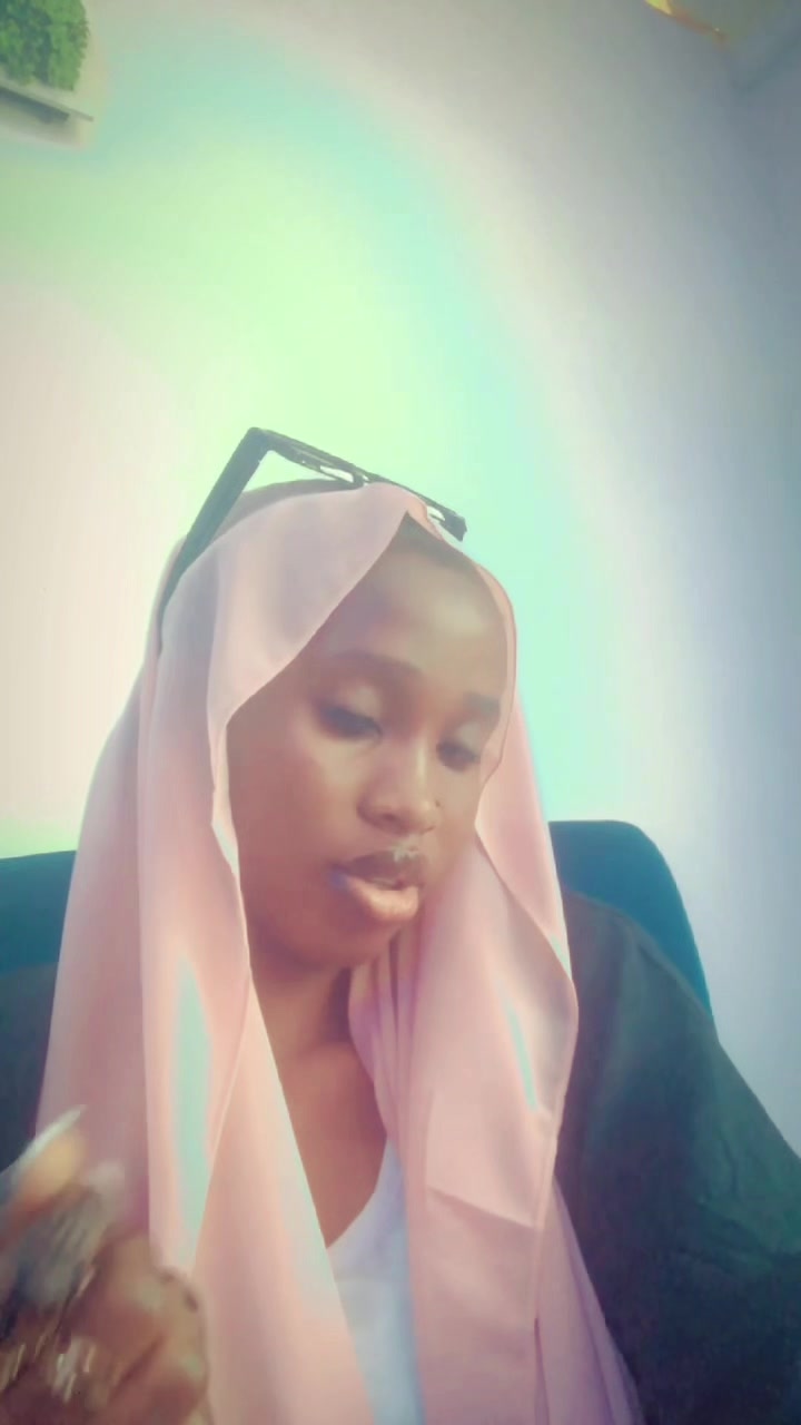 @𝓣𝓱𝓲𝓪 ♡