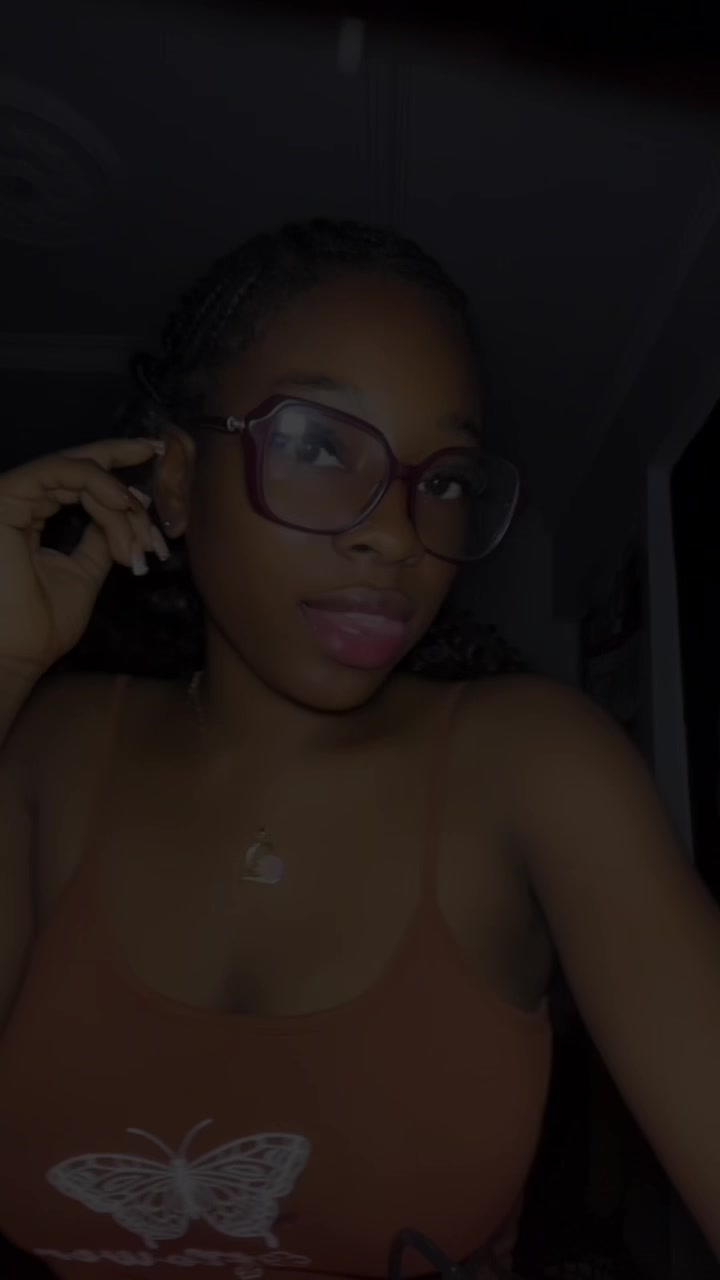 @Pretty Riri 🦋