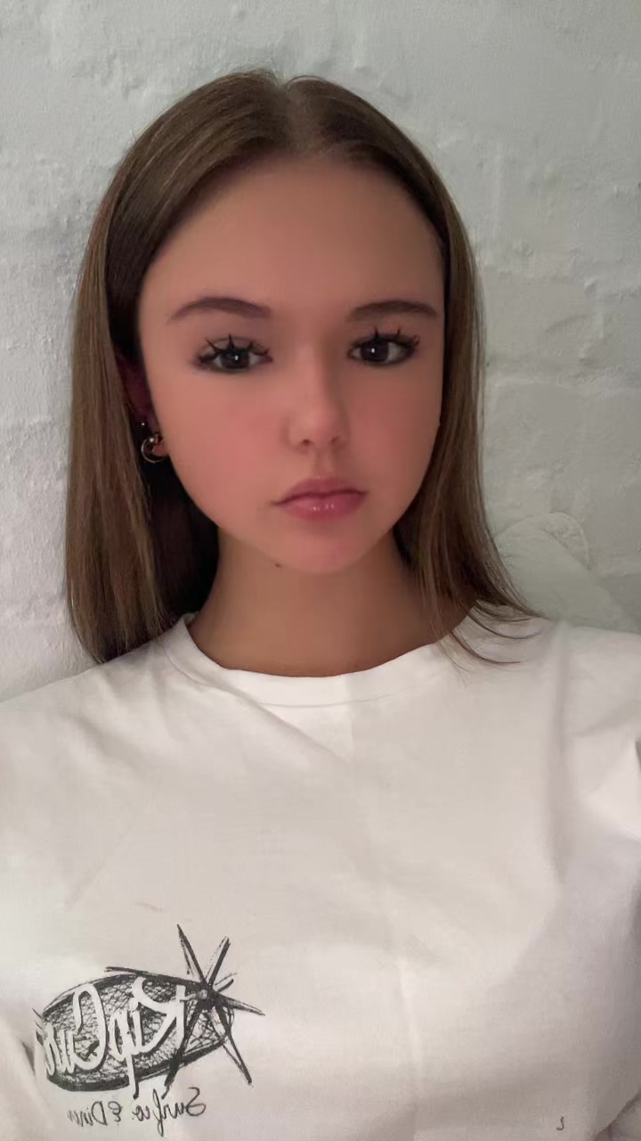 @𝒁𝒐𝒆 𝑴𝒂𝒍𝒂𝒏