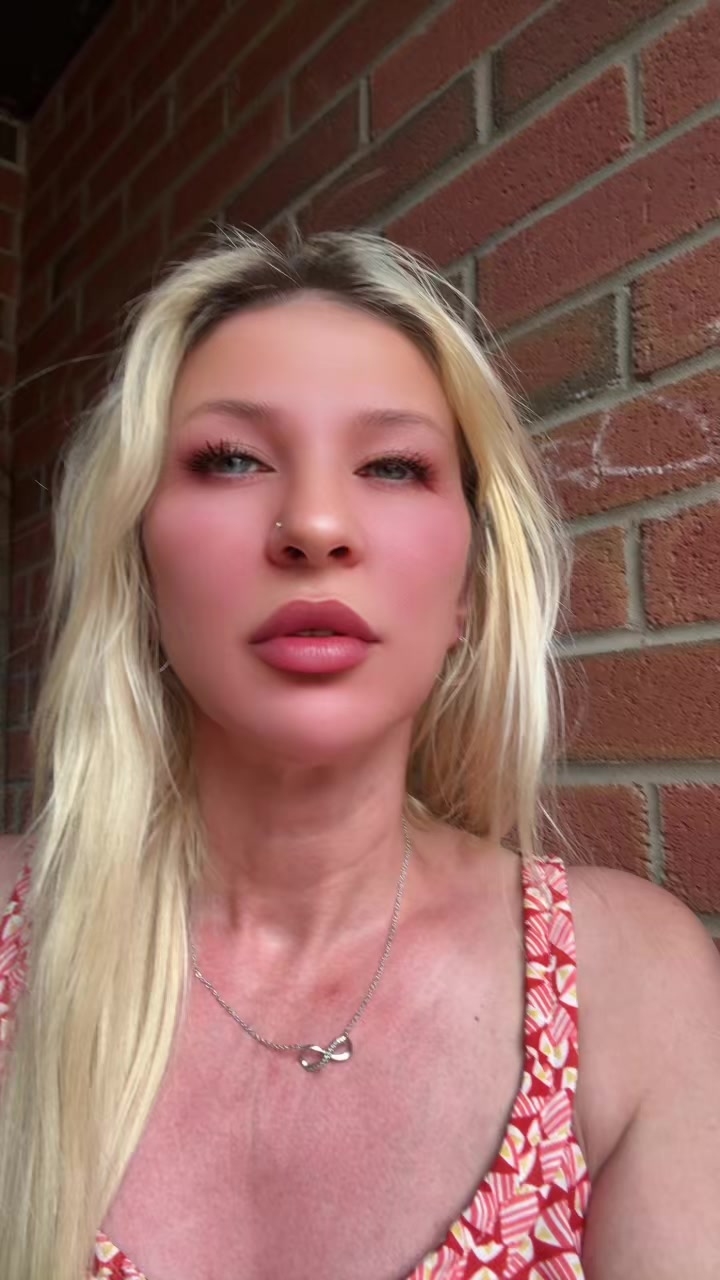 @Blonde goddess🇨🇦🇨🇦