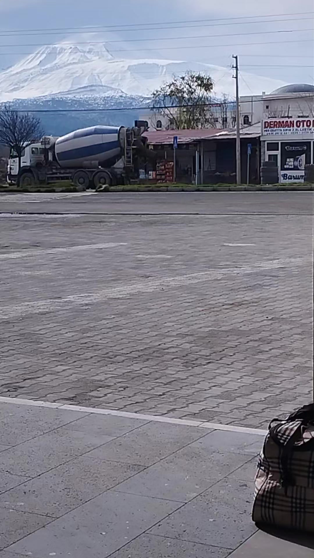 @EFE. &Ouml;ZG&Uuml;VEN 76