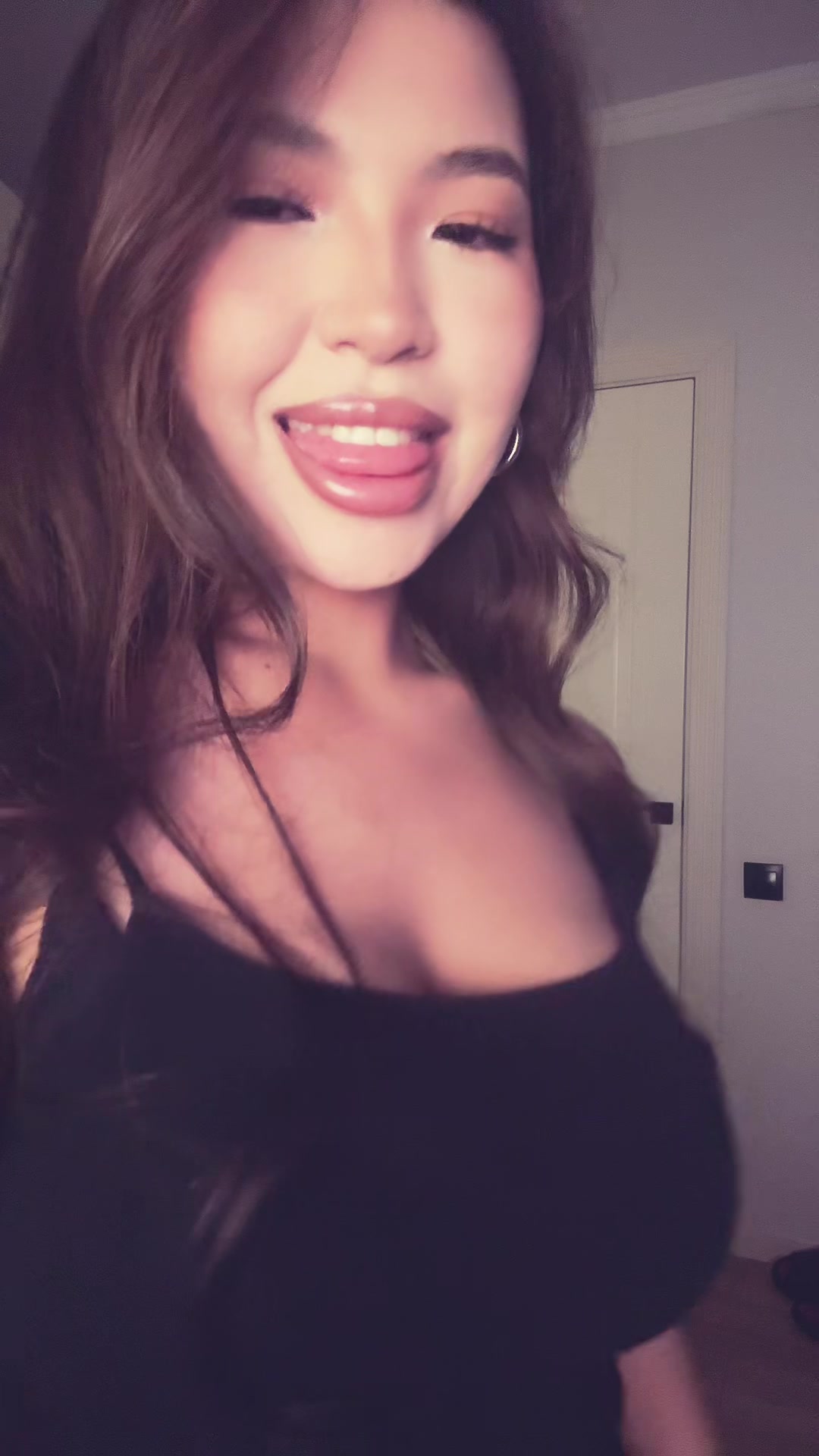@R🫦
