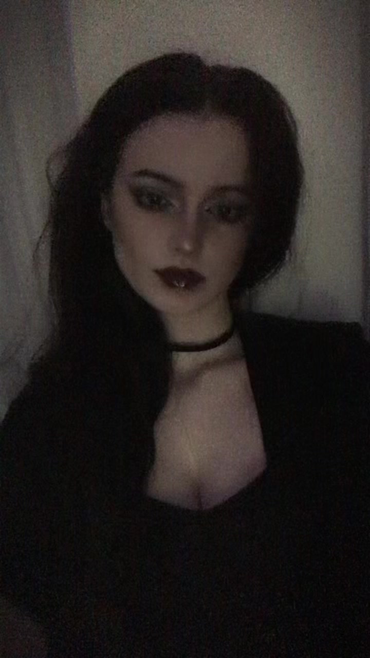 @𝔥𝔢&rsquo;𝔩𝔩𝔤𝔞𖤐