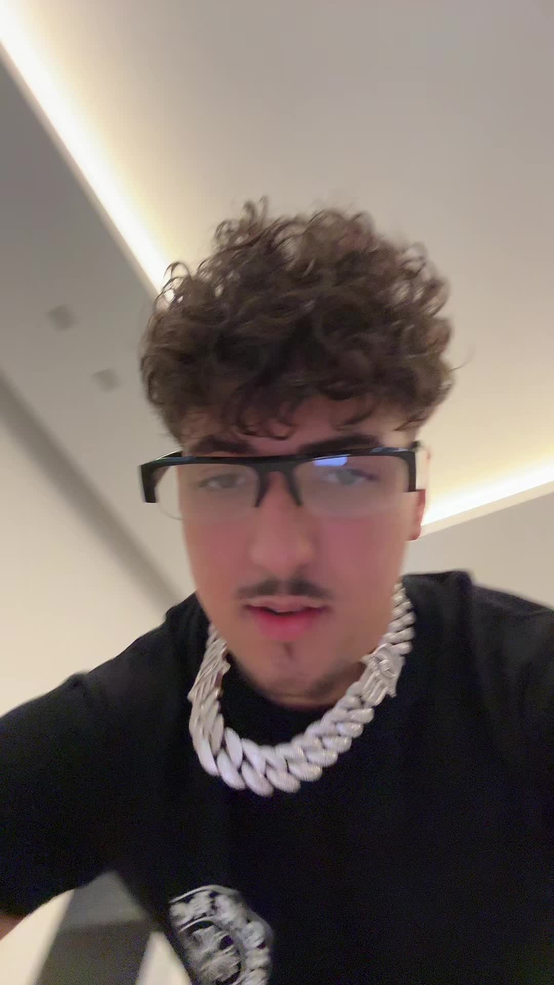 @MomiKings