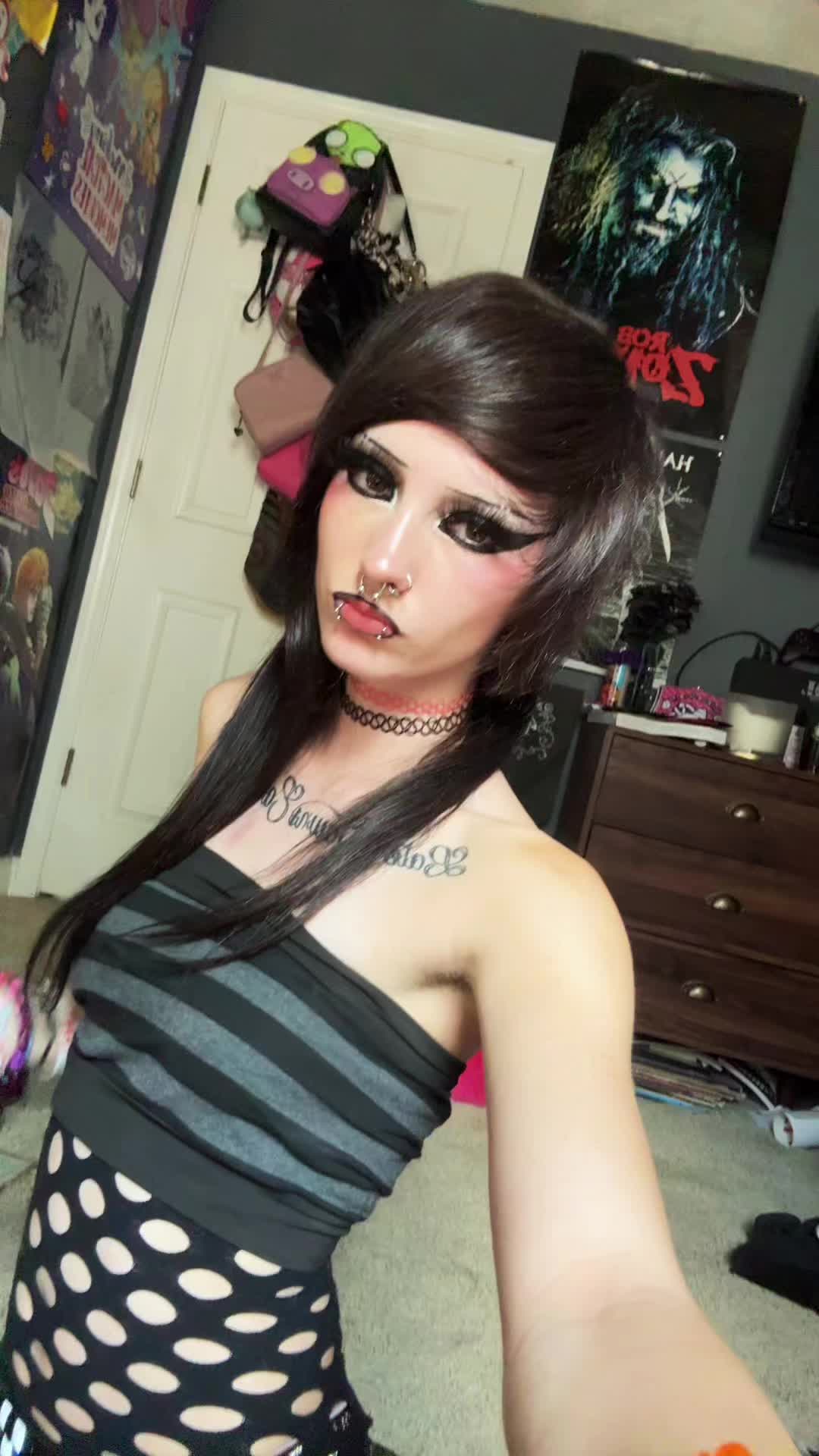 @kr33py_k3ll3y