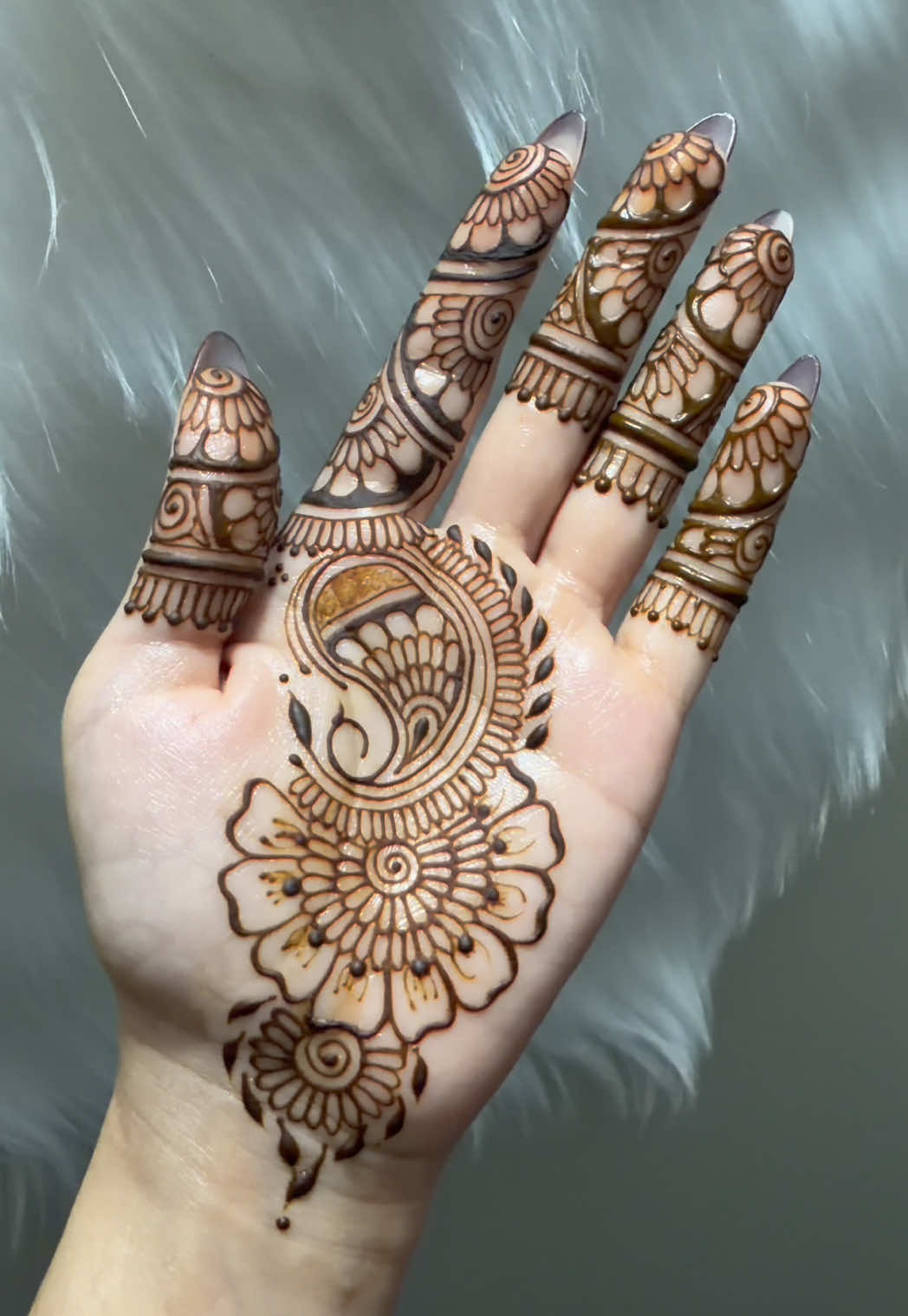 @charmsofmehandi
