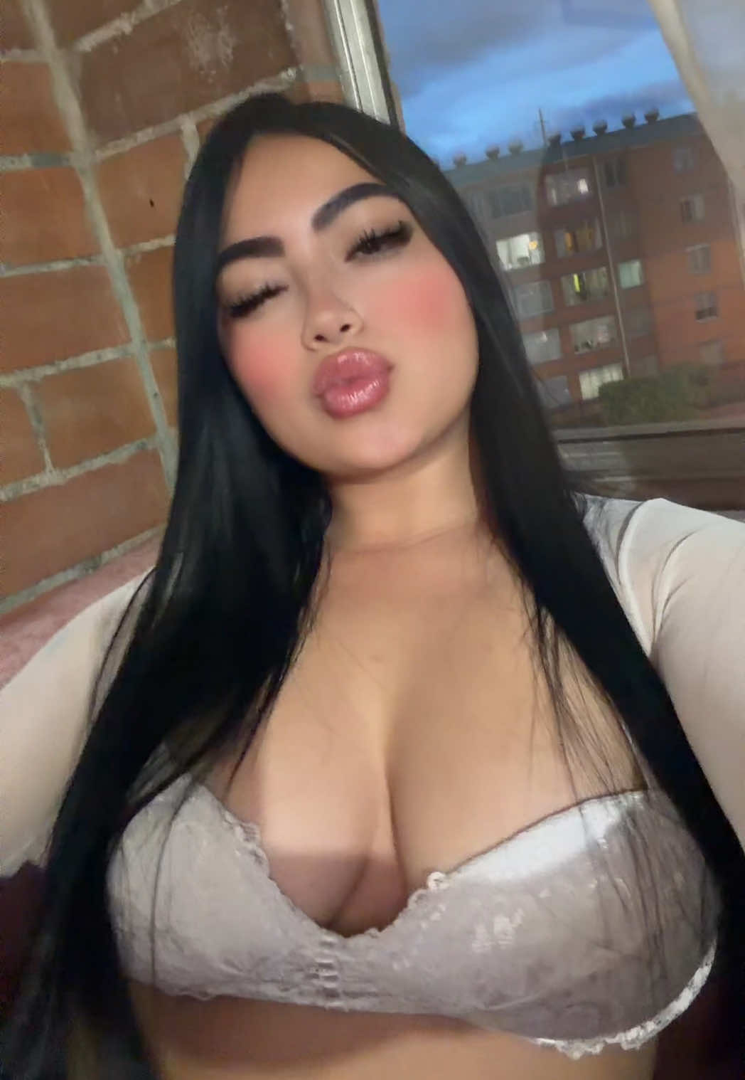 @VALENTINA♡.