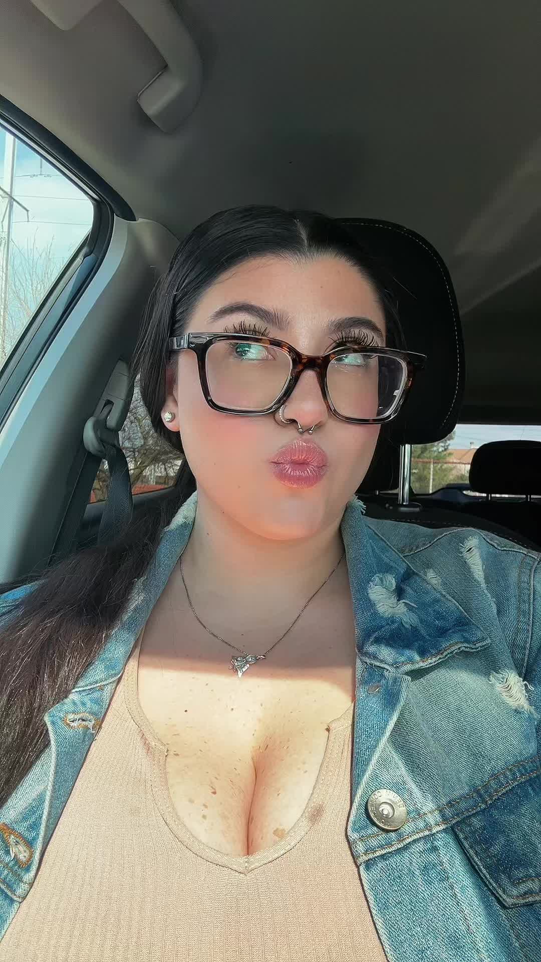 @gabriella.