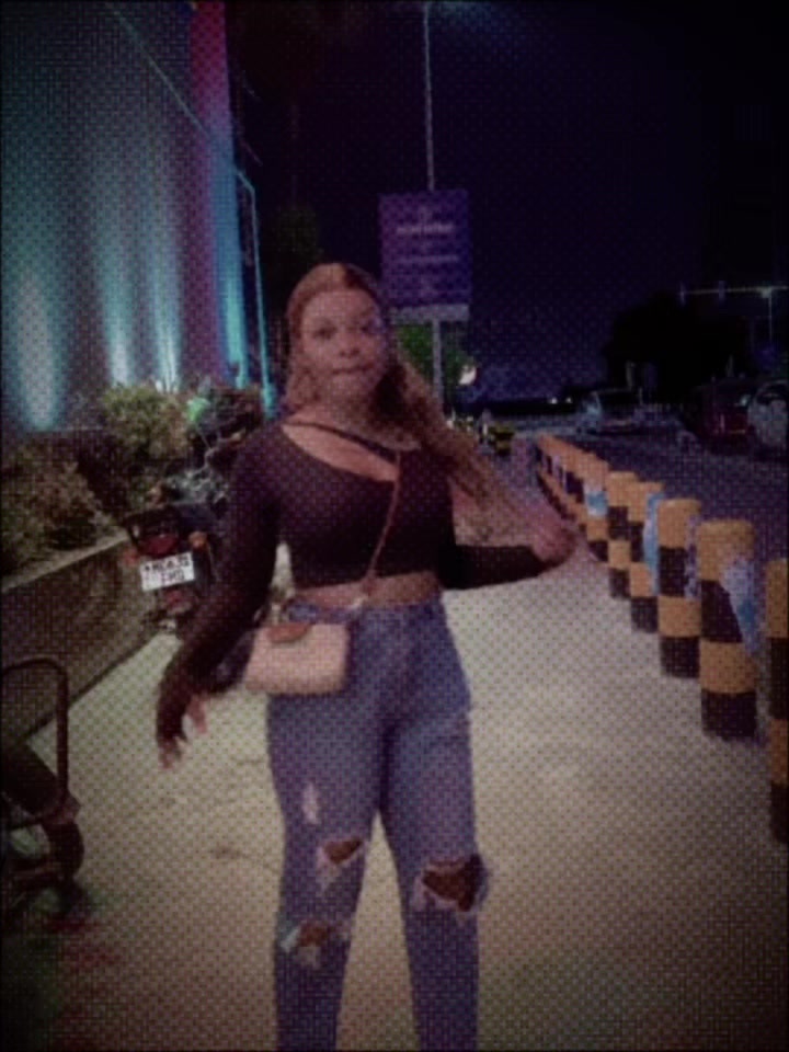 @Lolah__🦋🍒
