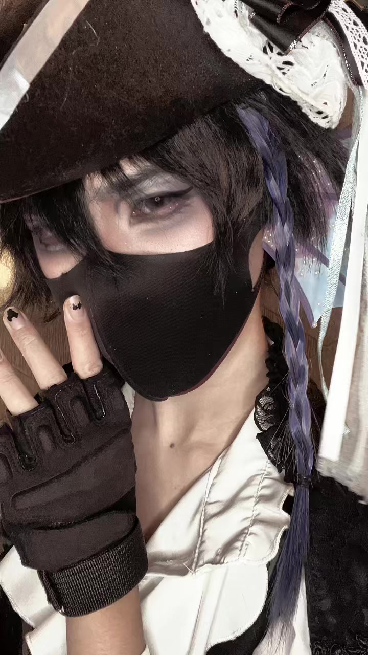@☣︎「 CΔLX 」☣︎