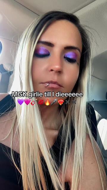 @Chryssie___