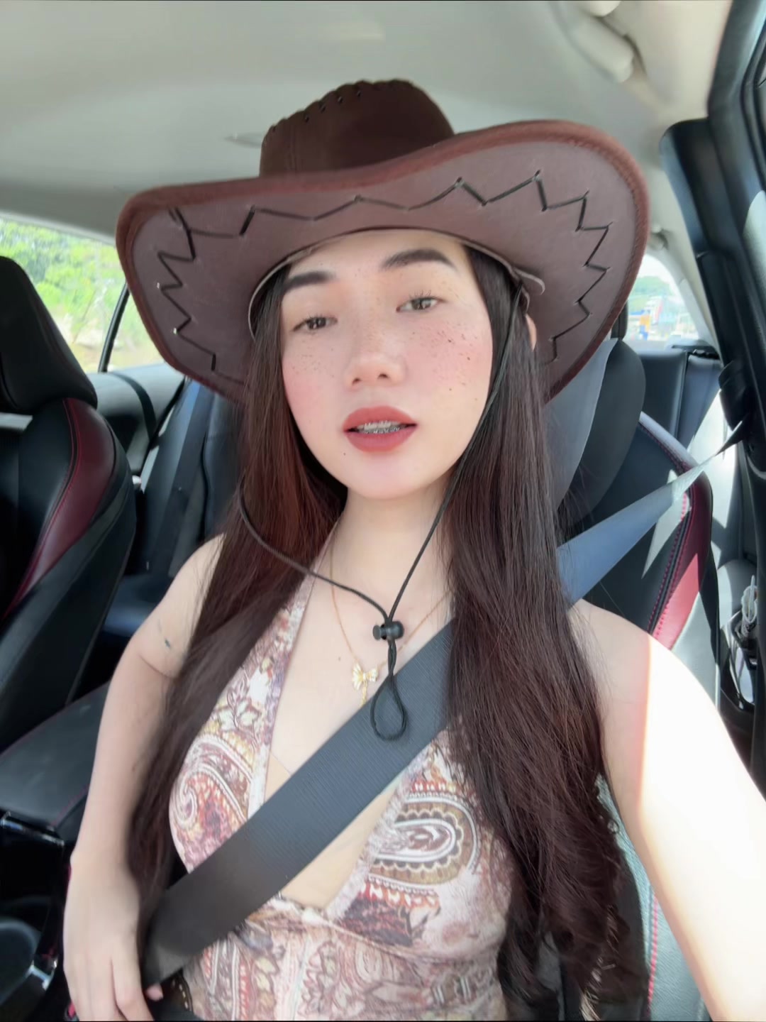 @Hazelpetipit