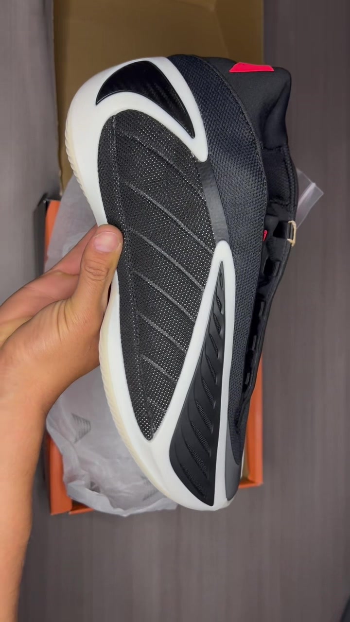 @Chilosneakers