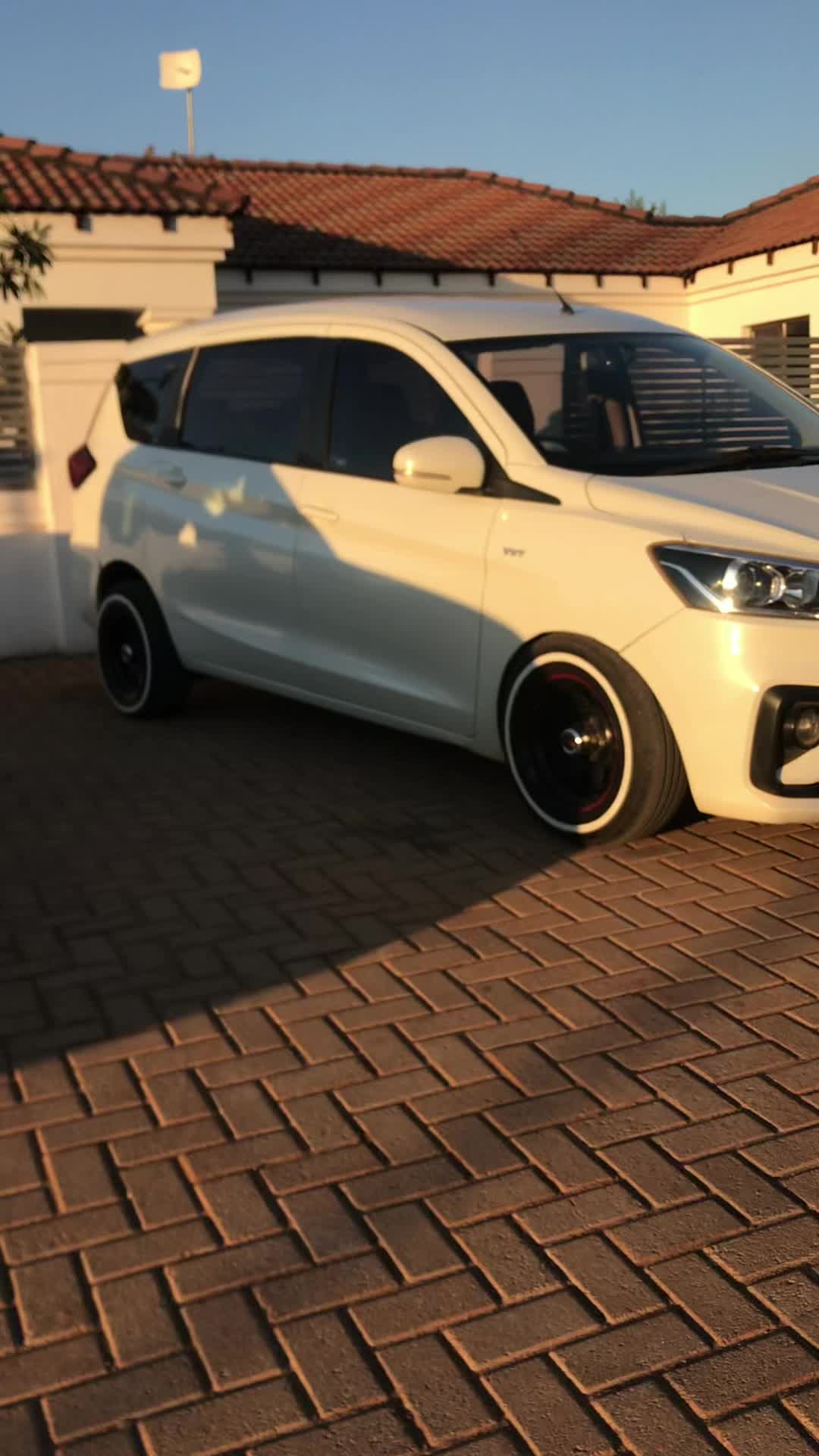 @Bra Less Stance Media