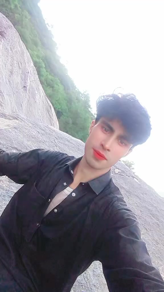 @M<(♥️)>R
