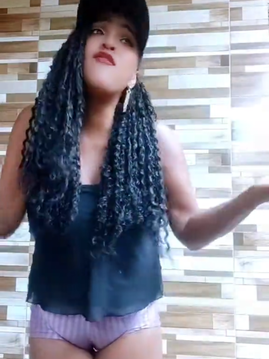 @Lucy a guria do short sexy