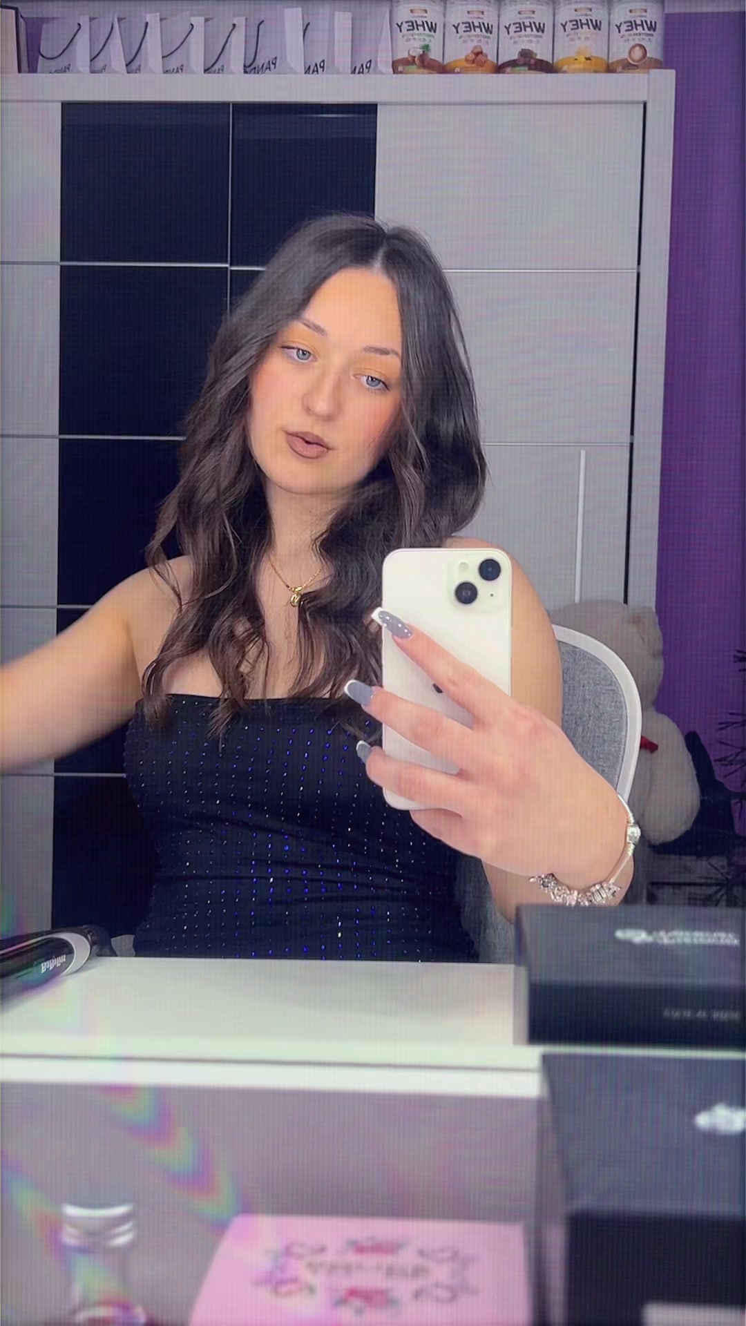 @𝓐𝓷𝓪