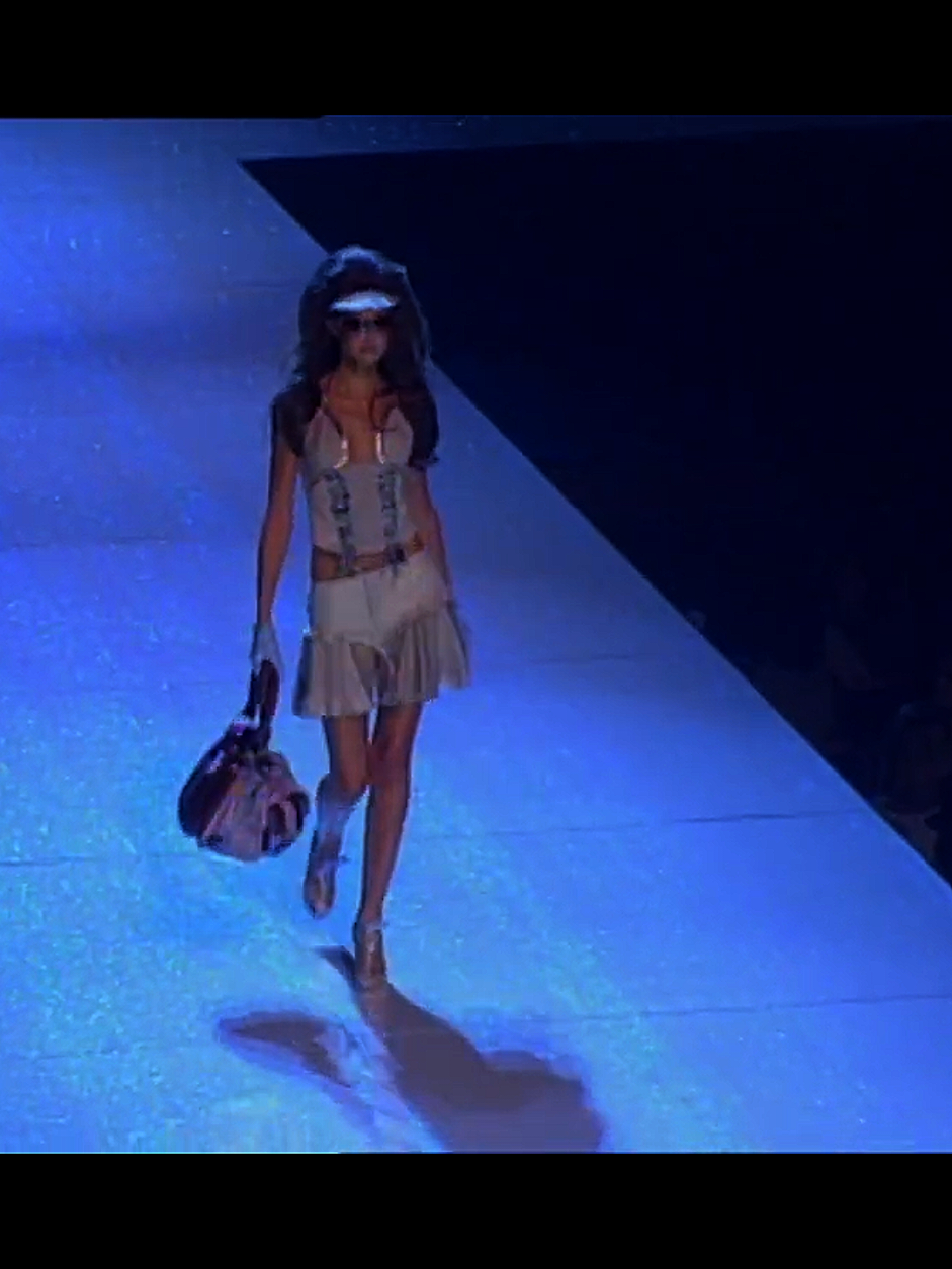 @fashion.runways