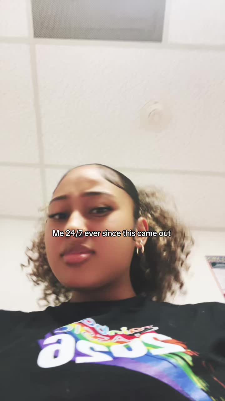 @•