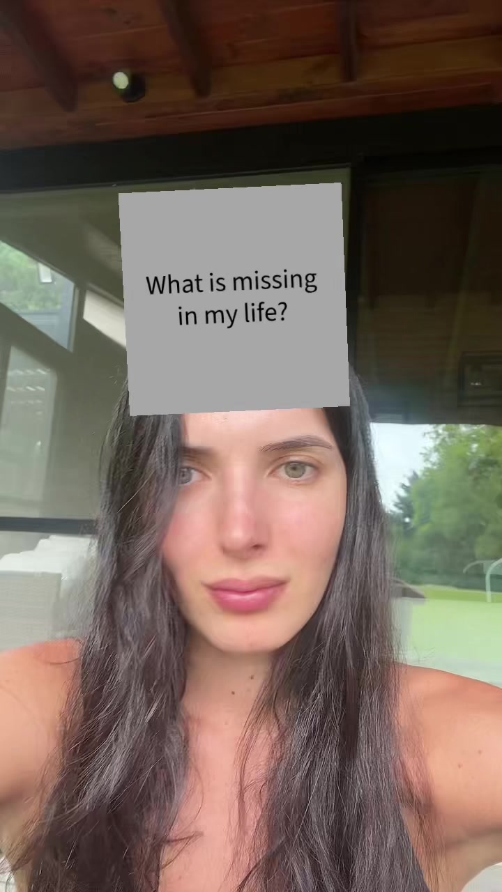 @vickyllana_