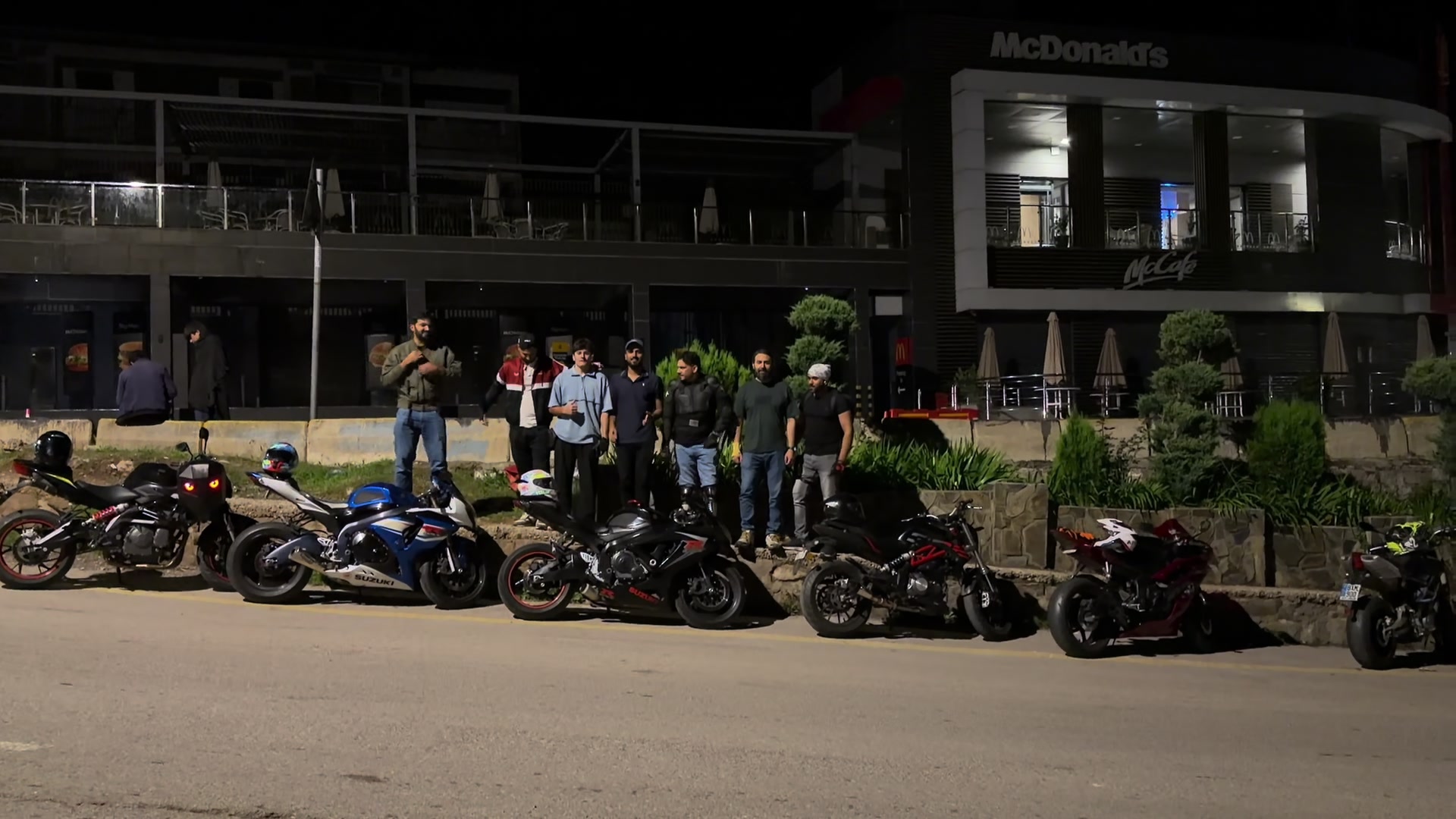 @Qamar Biker ๐