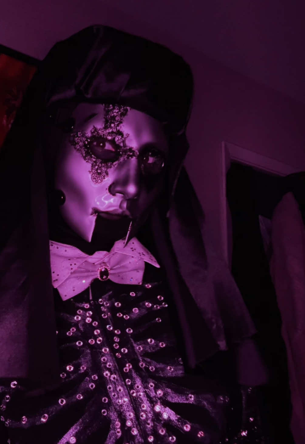 @𝓐𝓶𝓸𝓻𝓲 🦇💜
