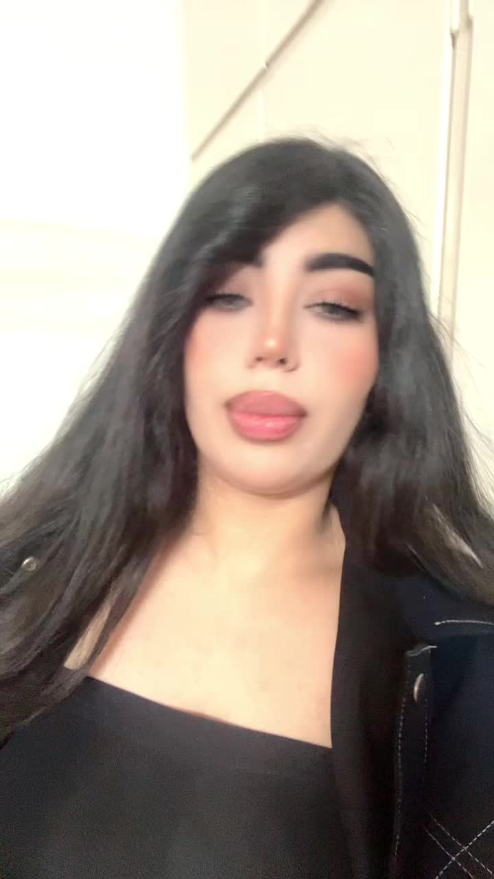 @manya_