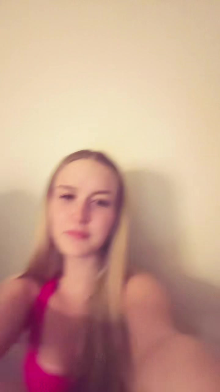 @unironicallyblonde