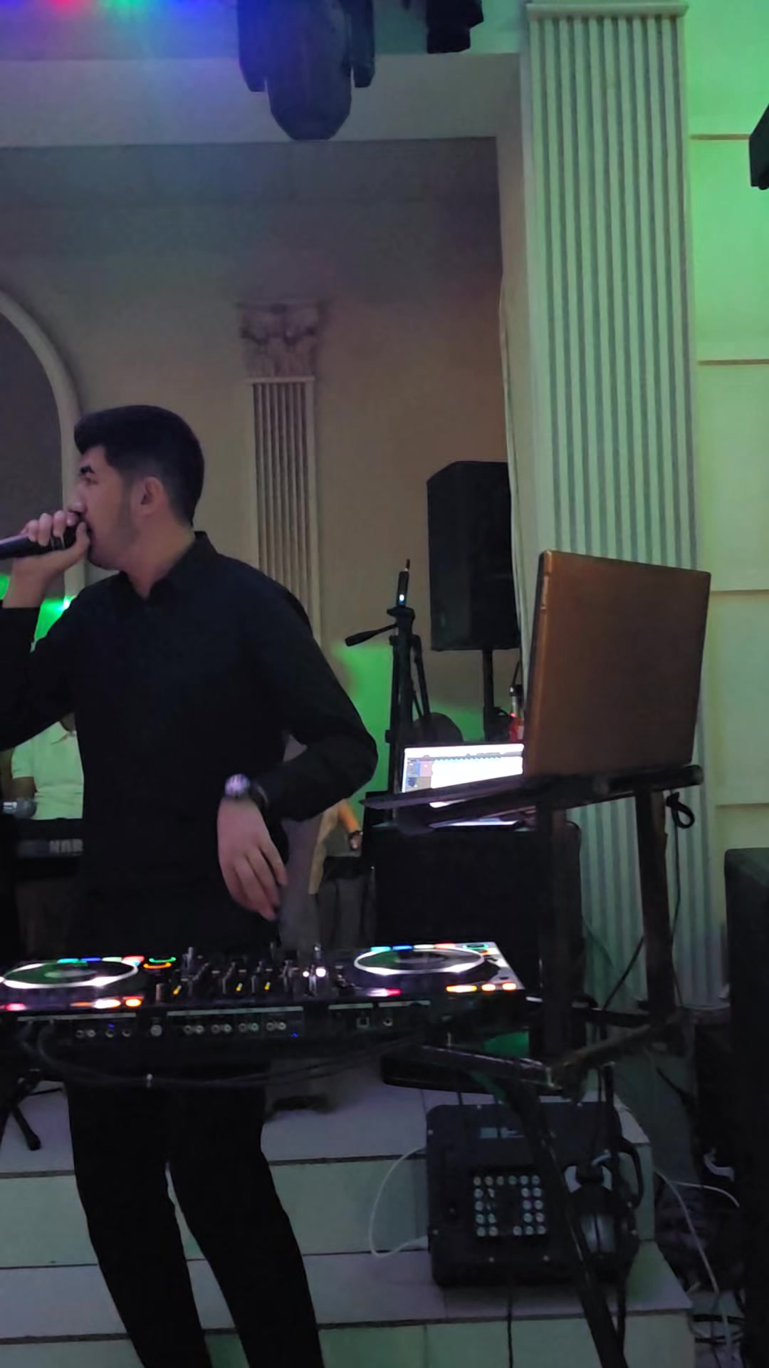 @DJ HeNiX