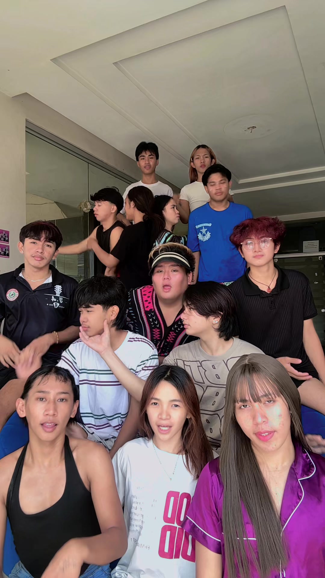 @MOMSHIE ACTOR