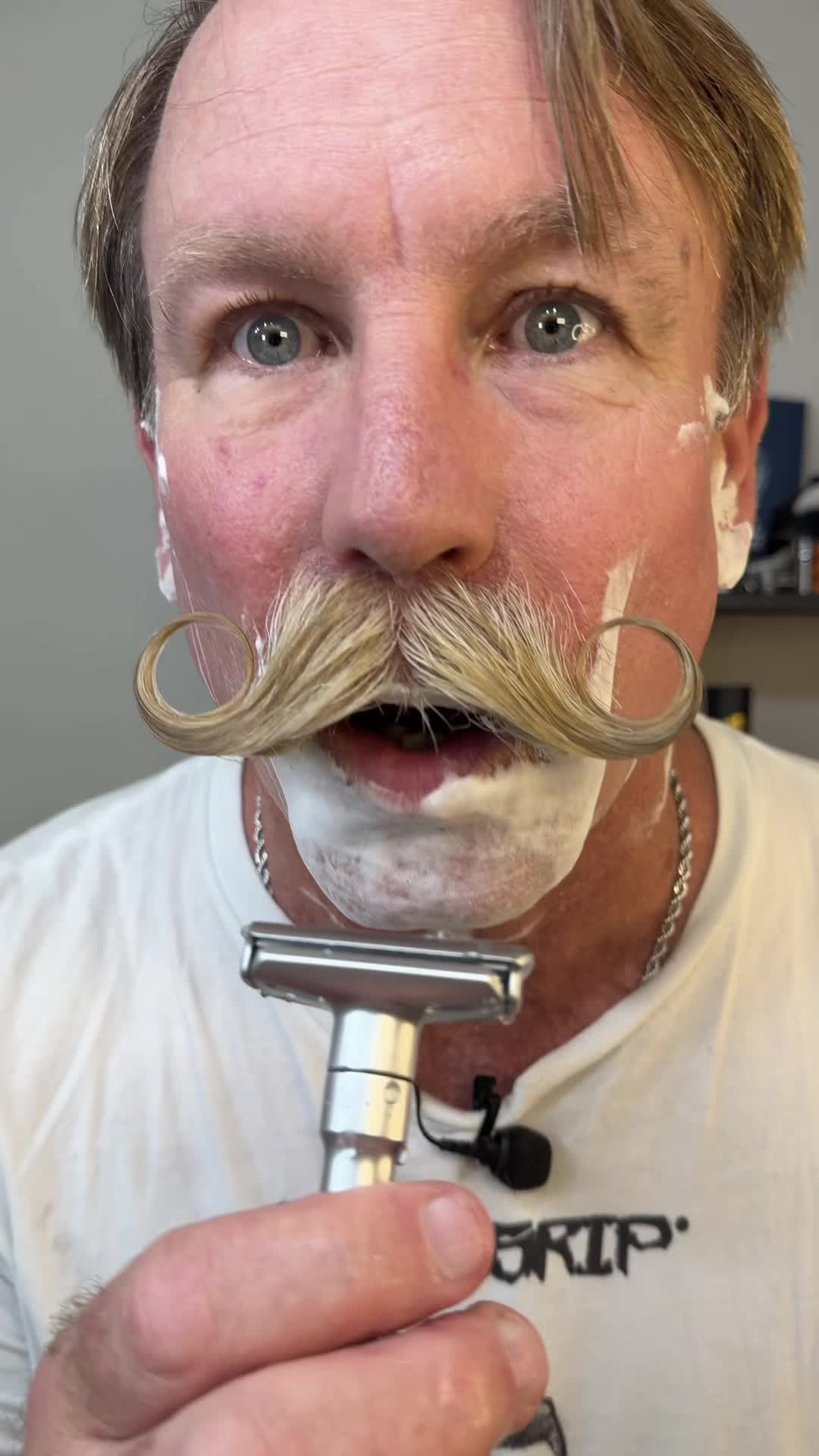 @Bobandelliothismustache