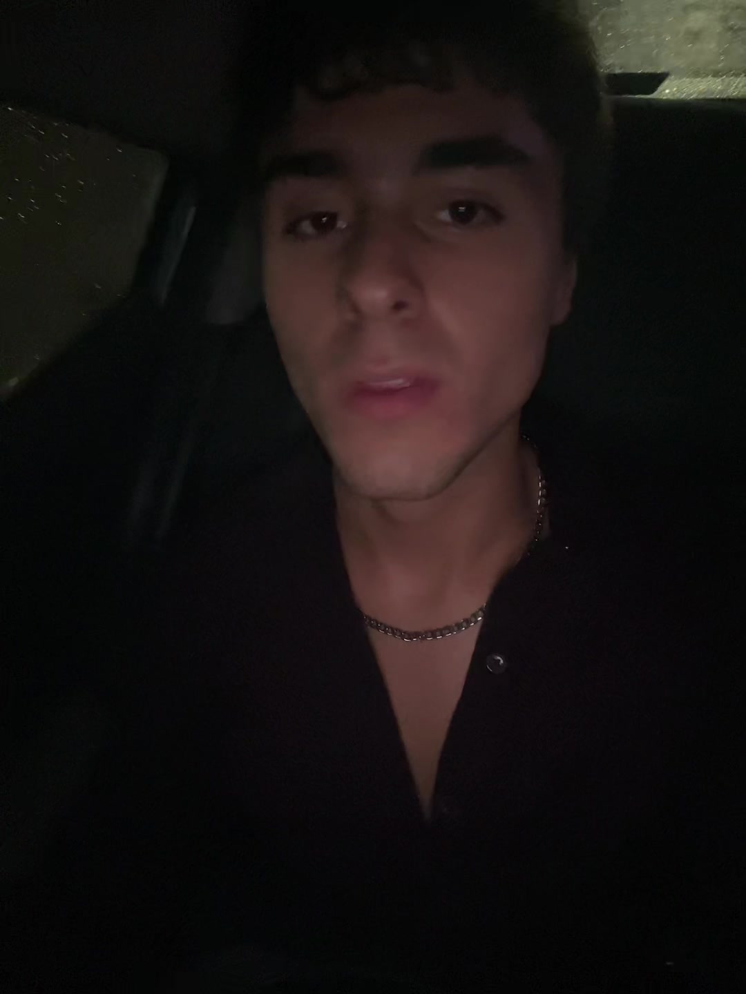 @Macías