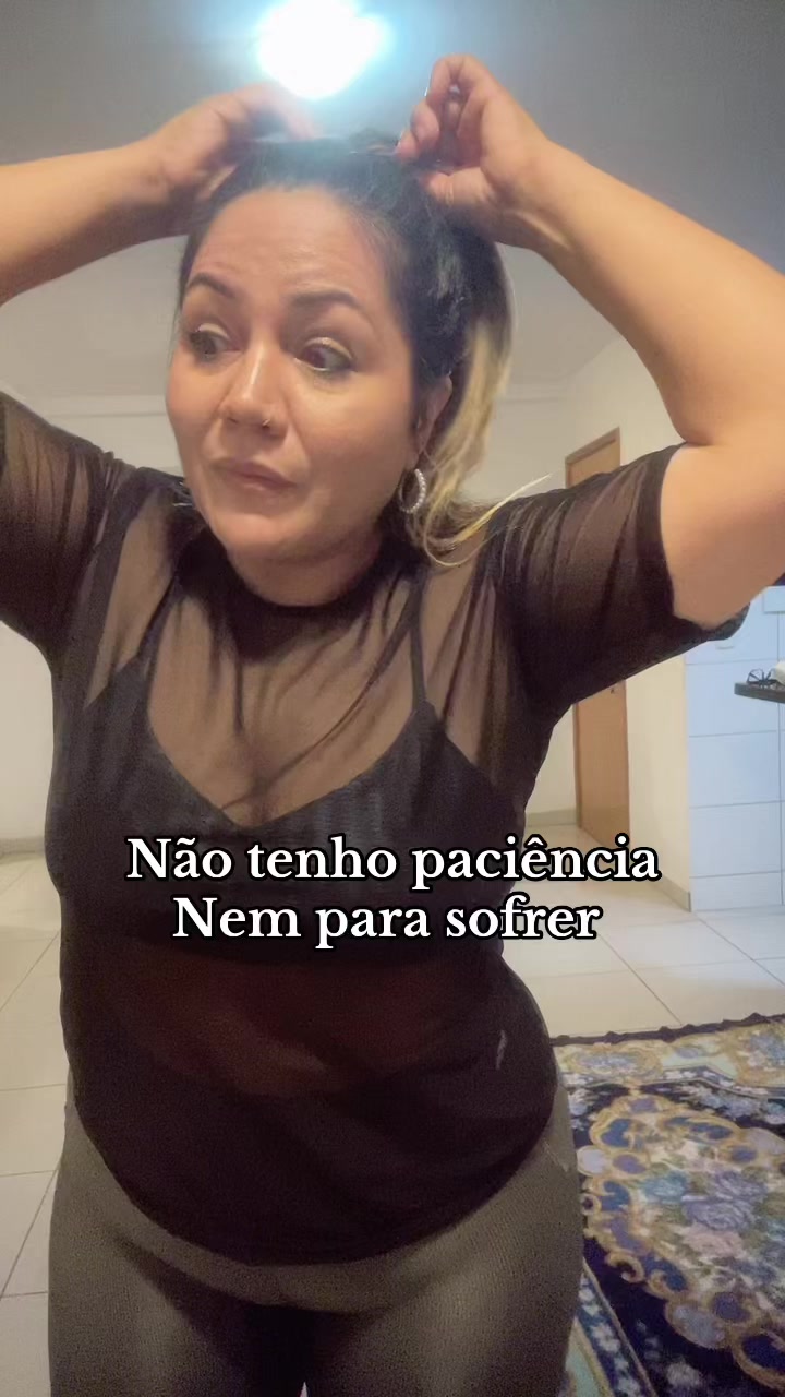 @N&uacute;bia Mehrens