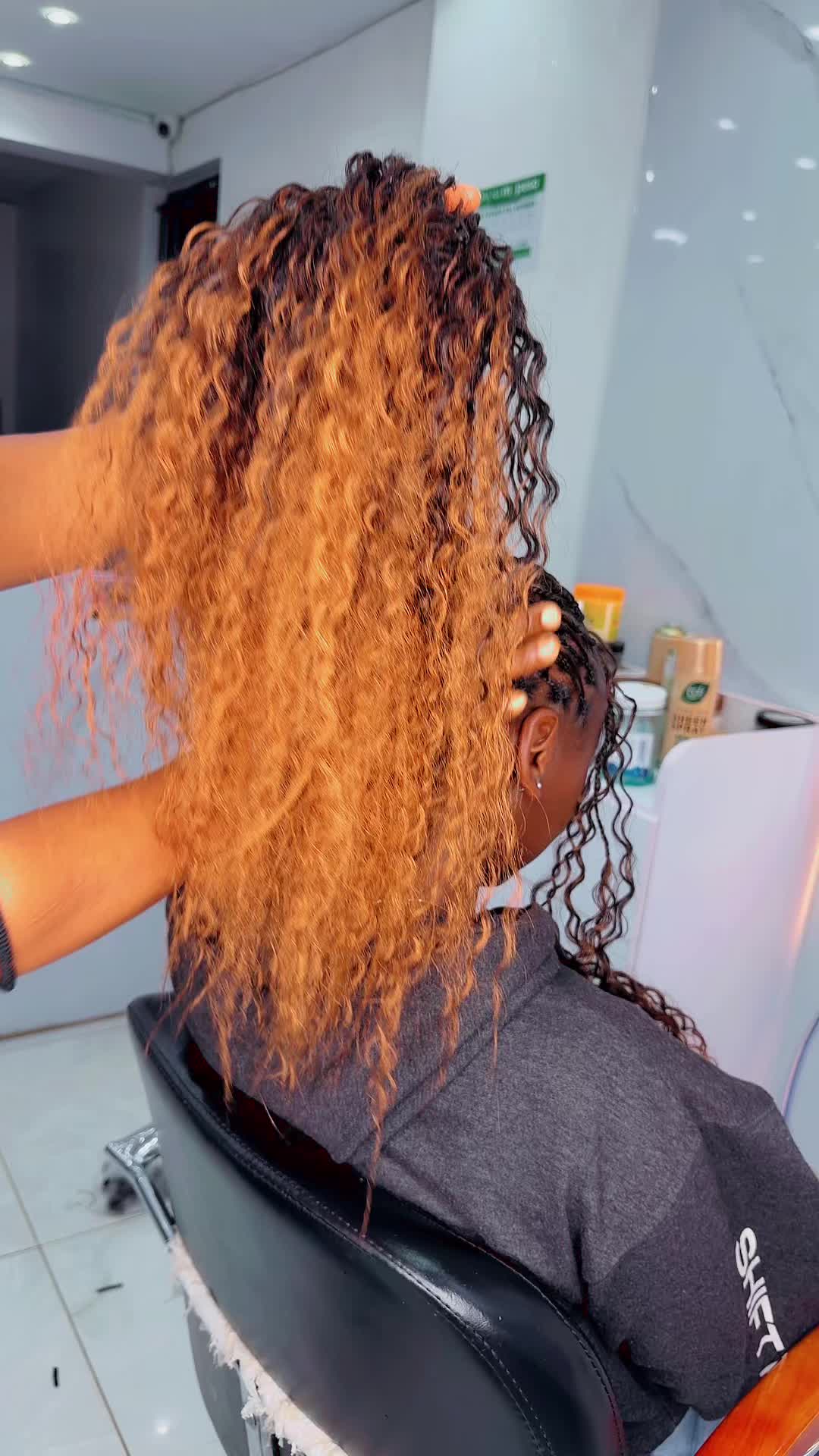 @GEECURLY SALON
