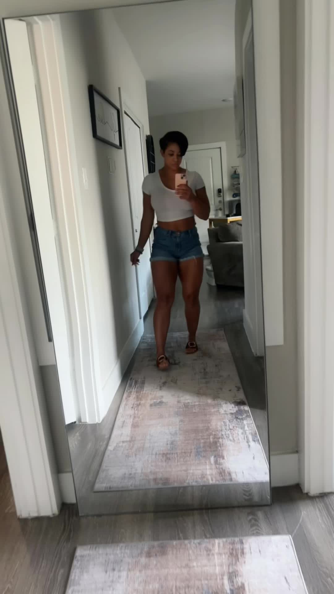 @Jazmondmonique