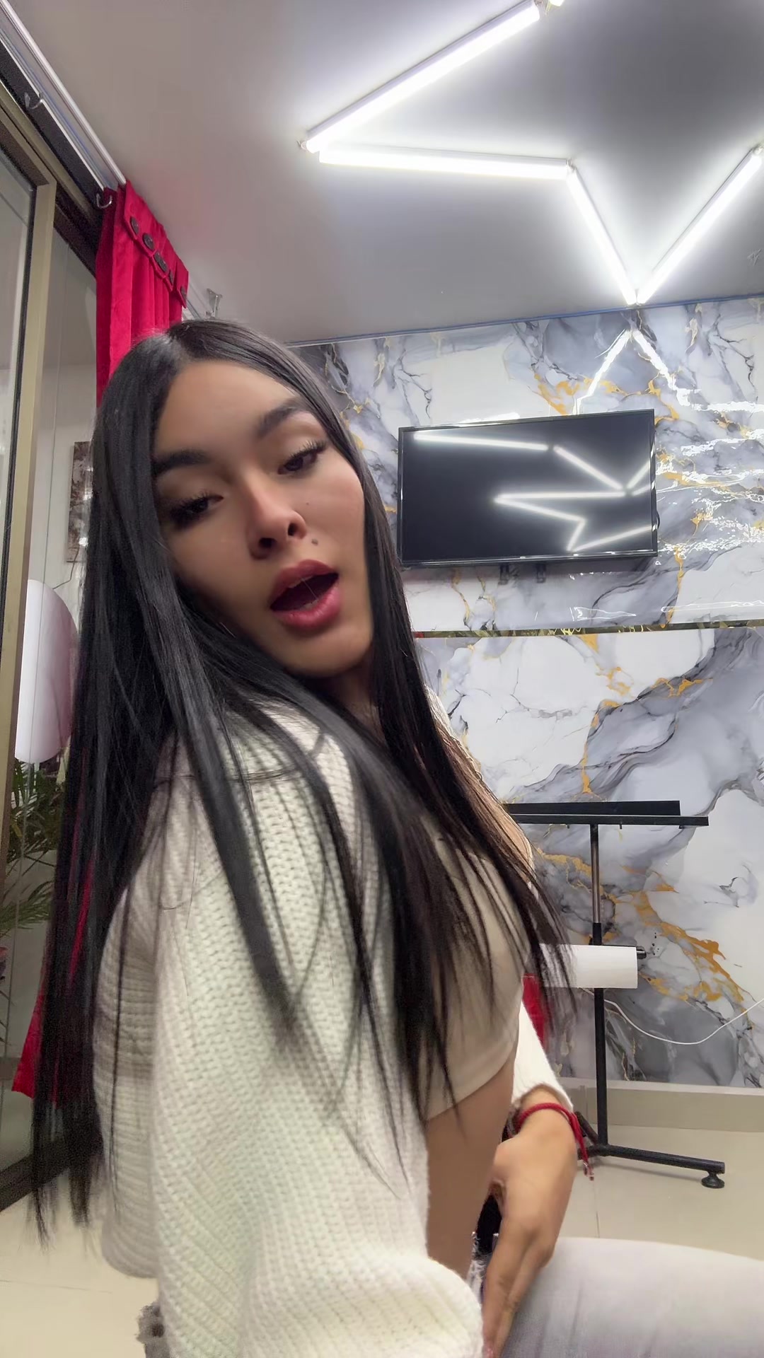 @Miss_valen