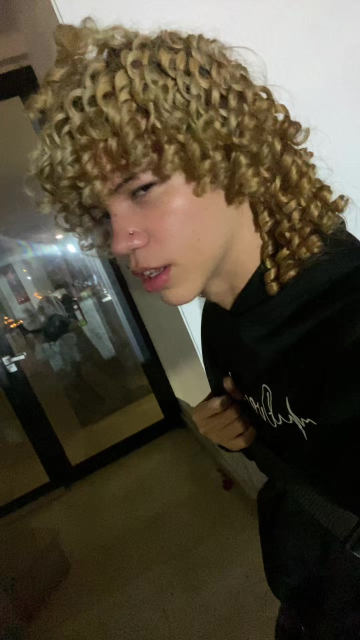 @𝖆𝖓𝖉𝖗𝖊𝖘 𝖙𝖊𝖈𝖈𝖆🧑🏼&zwj;🦱