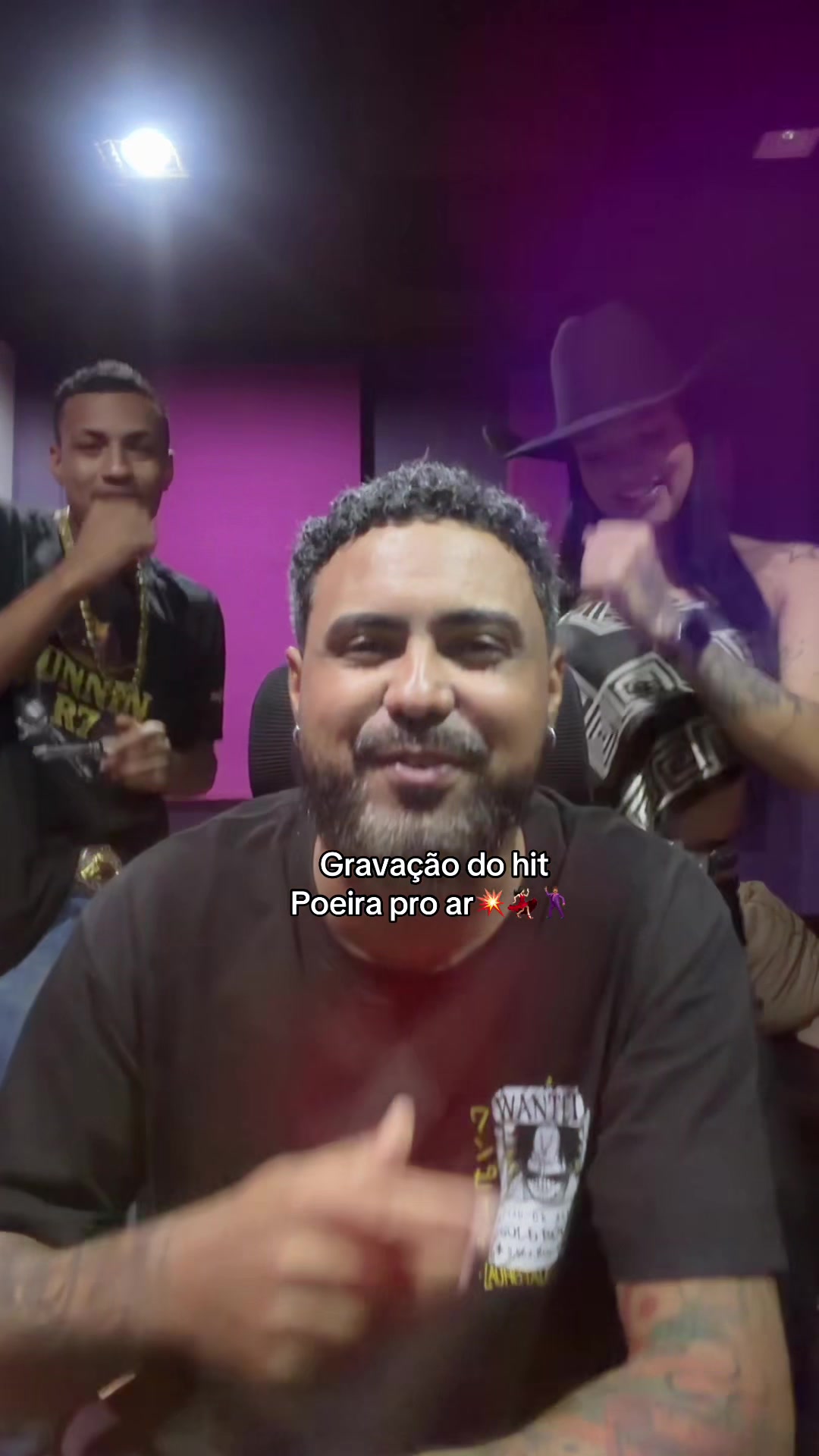 @N&uacute;bia Dias