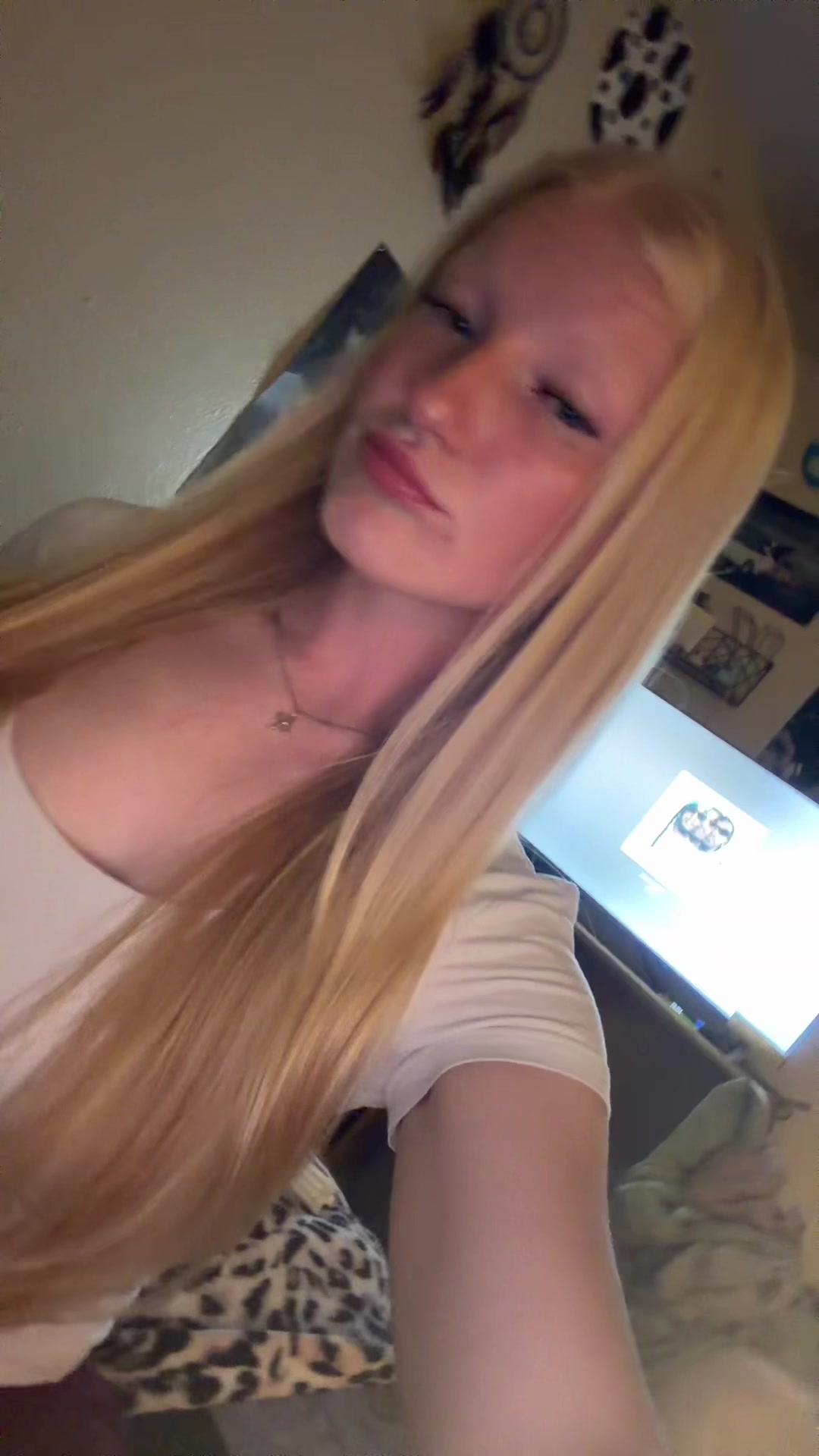 @kelsie