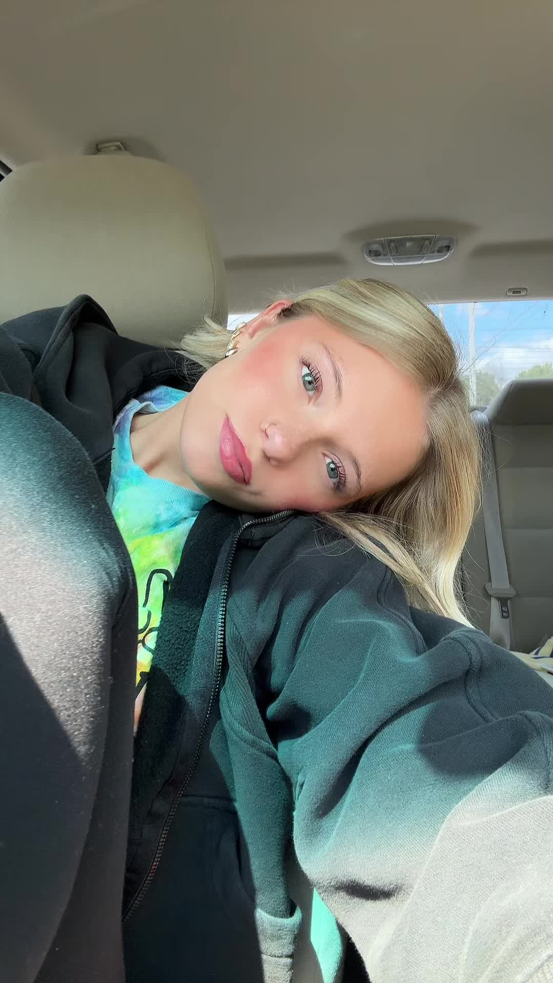 @blond3girlnooneknows