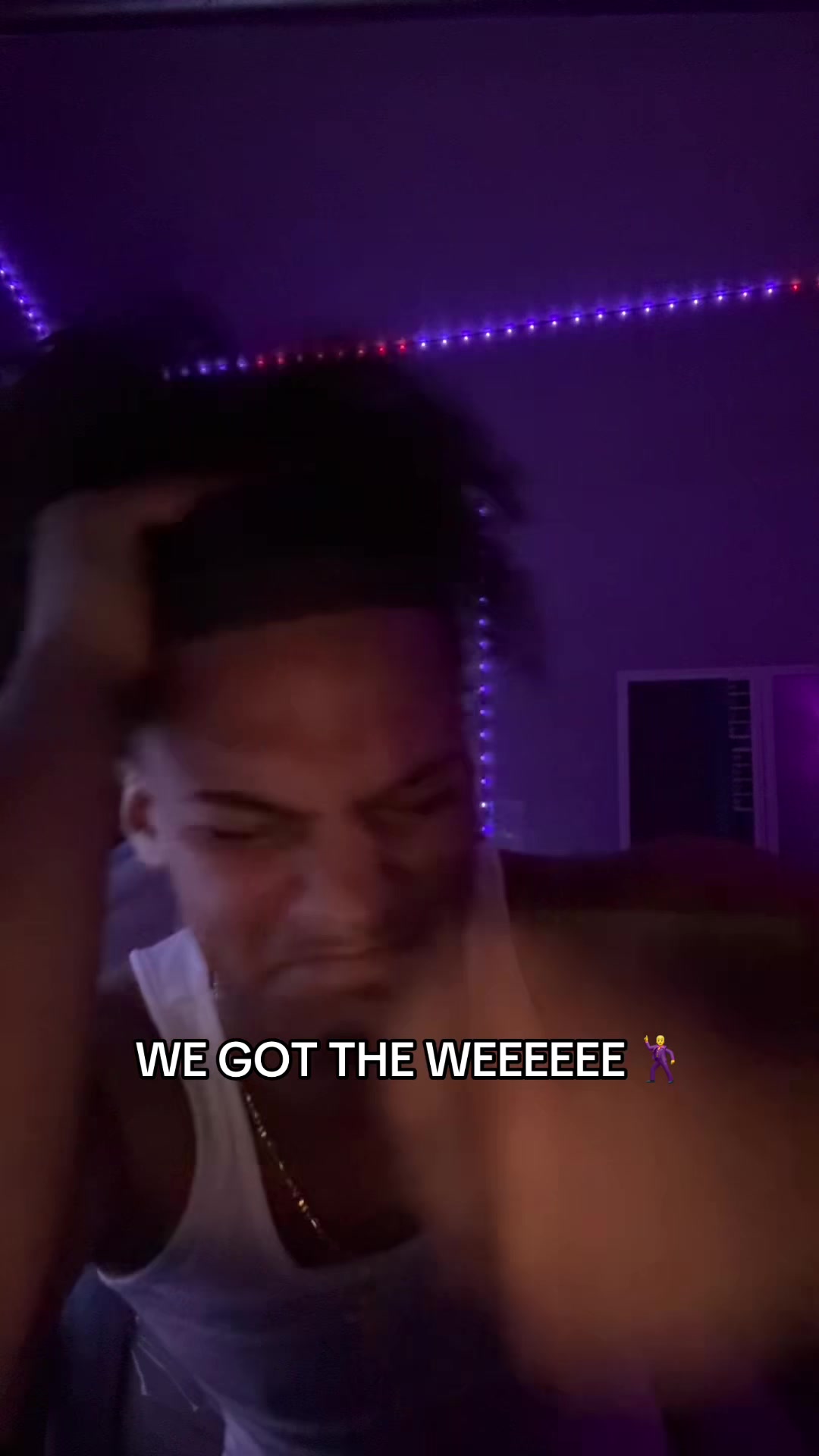 @astackzzz_