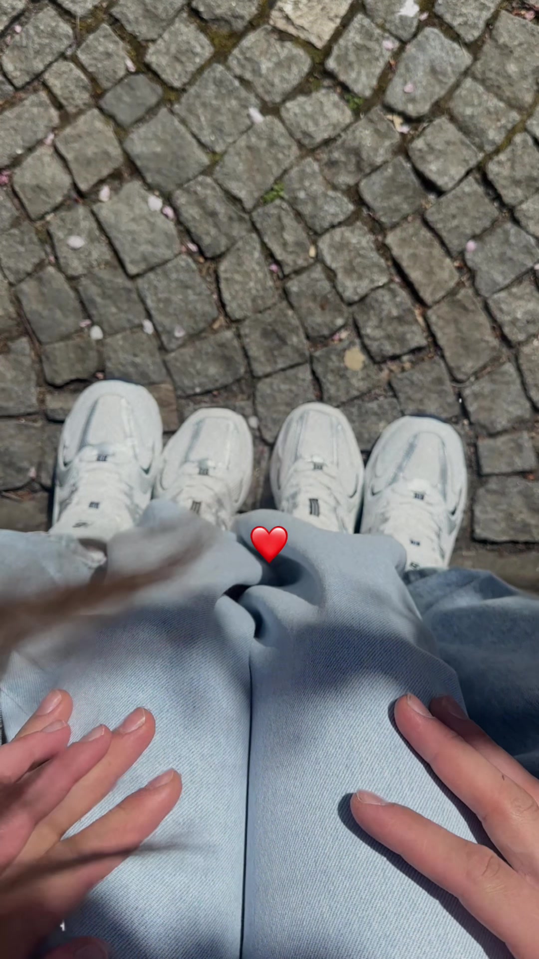 @𝒱